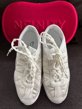 NWOT NFINITY Evolution Cheer Shoes Adult Size 8 + Red Case